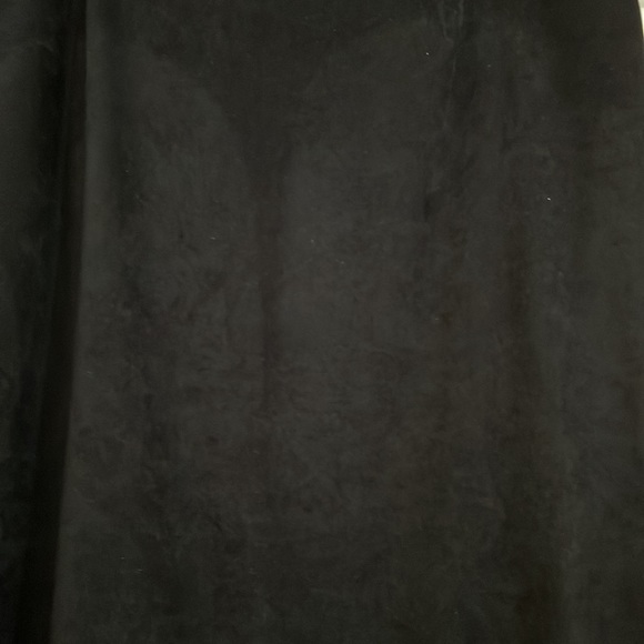 🥰SALE🥰BLACK FAUX SUEDE MID-LENGTH SKIRT - Picture 2 of 4